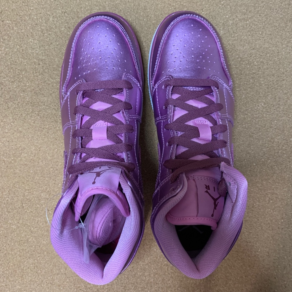 Nike Air Jordan 1 Mid SE (GS) - Picture 4 of 8